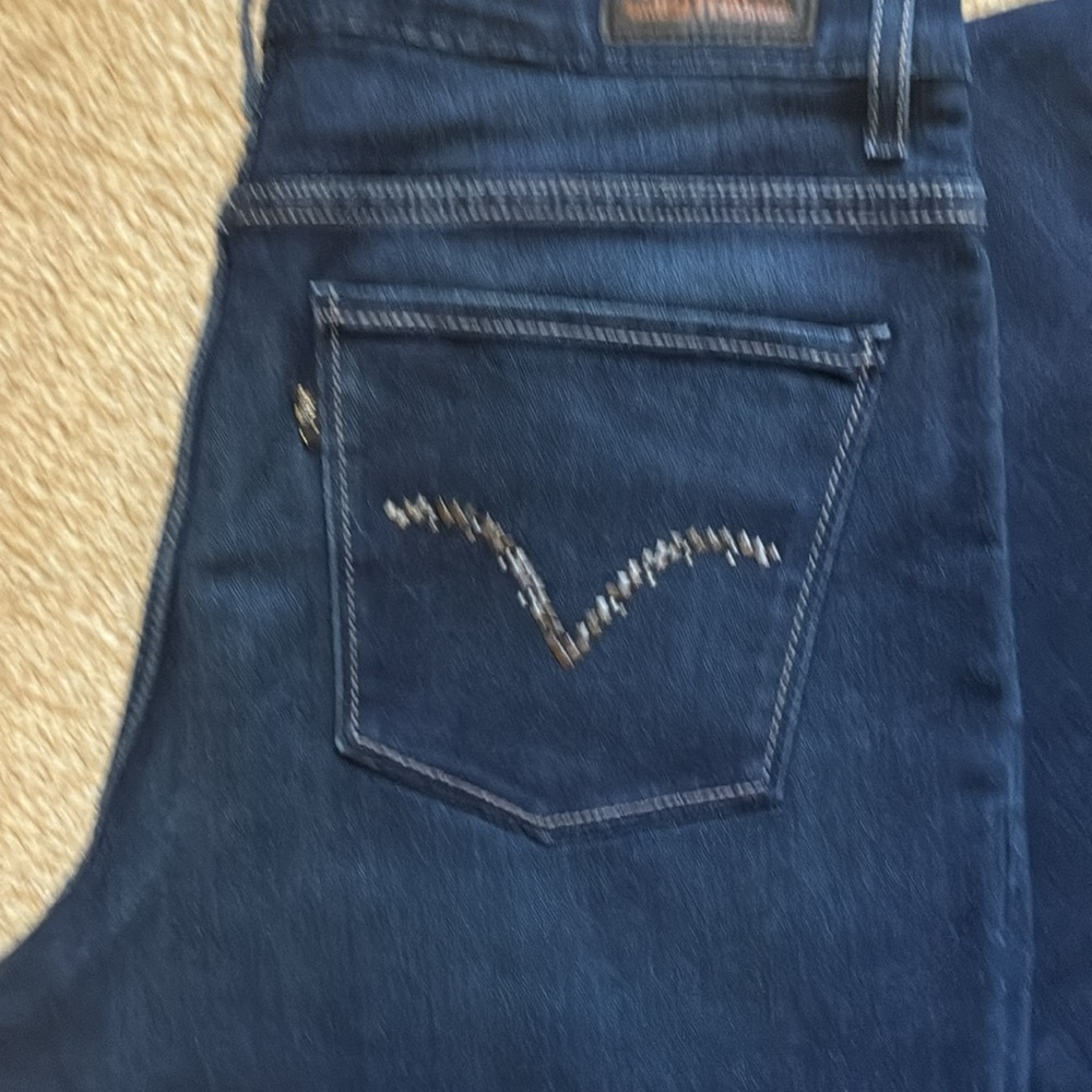 Levi Jeans - Picture 2 of 3